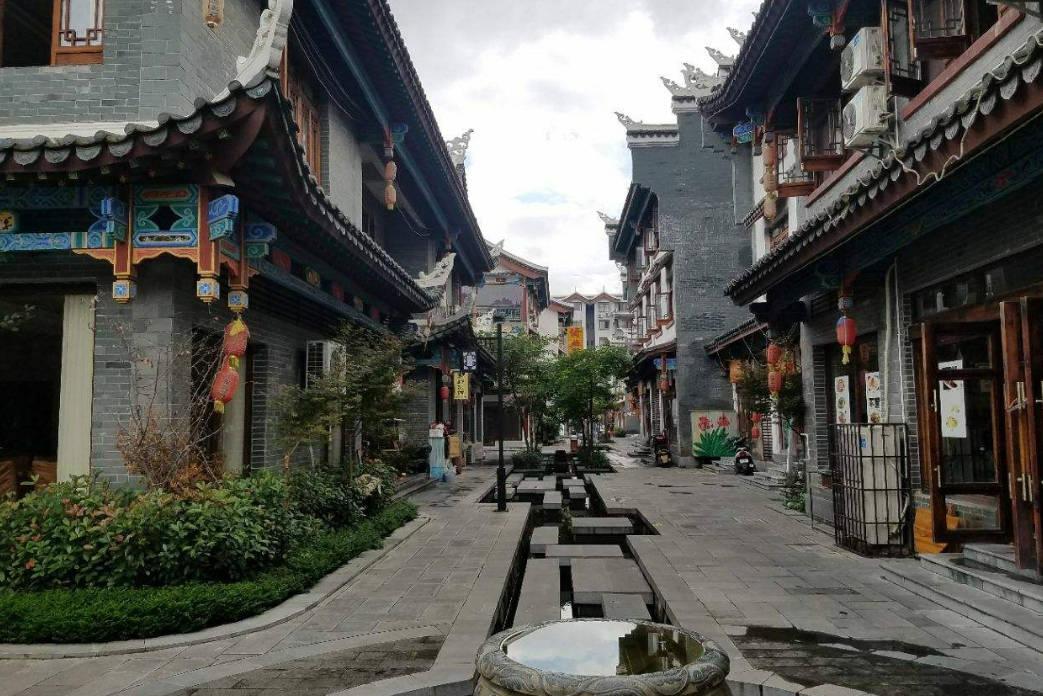 动漫人物吃东西